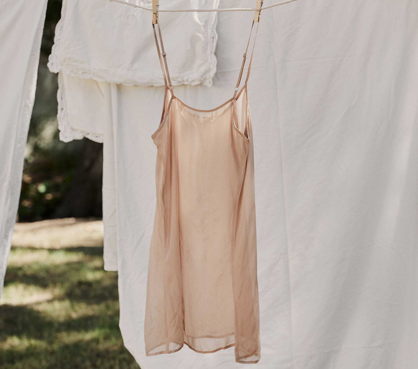 DÔEN Women Short Scoop Neck Slip - Conch