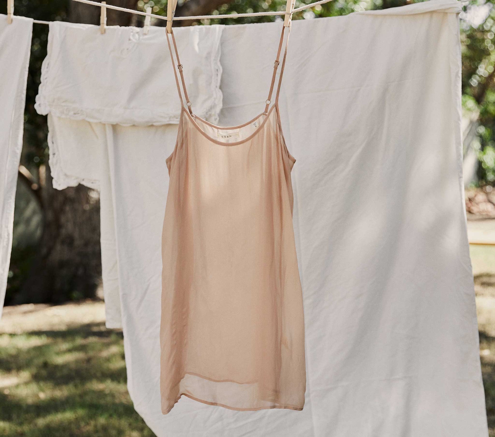 DÔEN Women Short Scoop Neck Slip - Conch