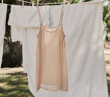 DÔEN Women Short Scoop Neck Slip - Conch