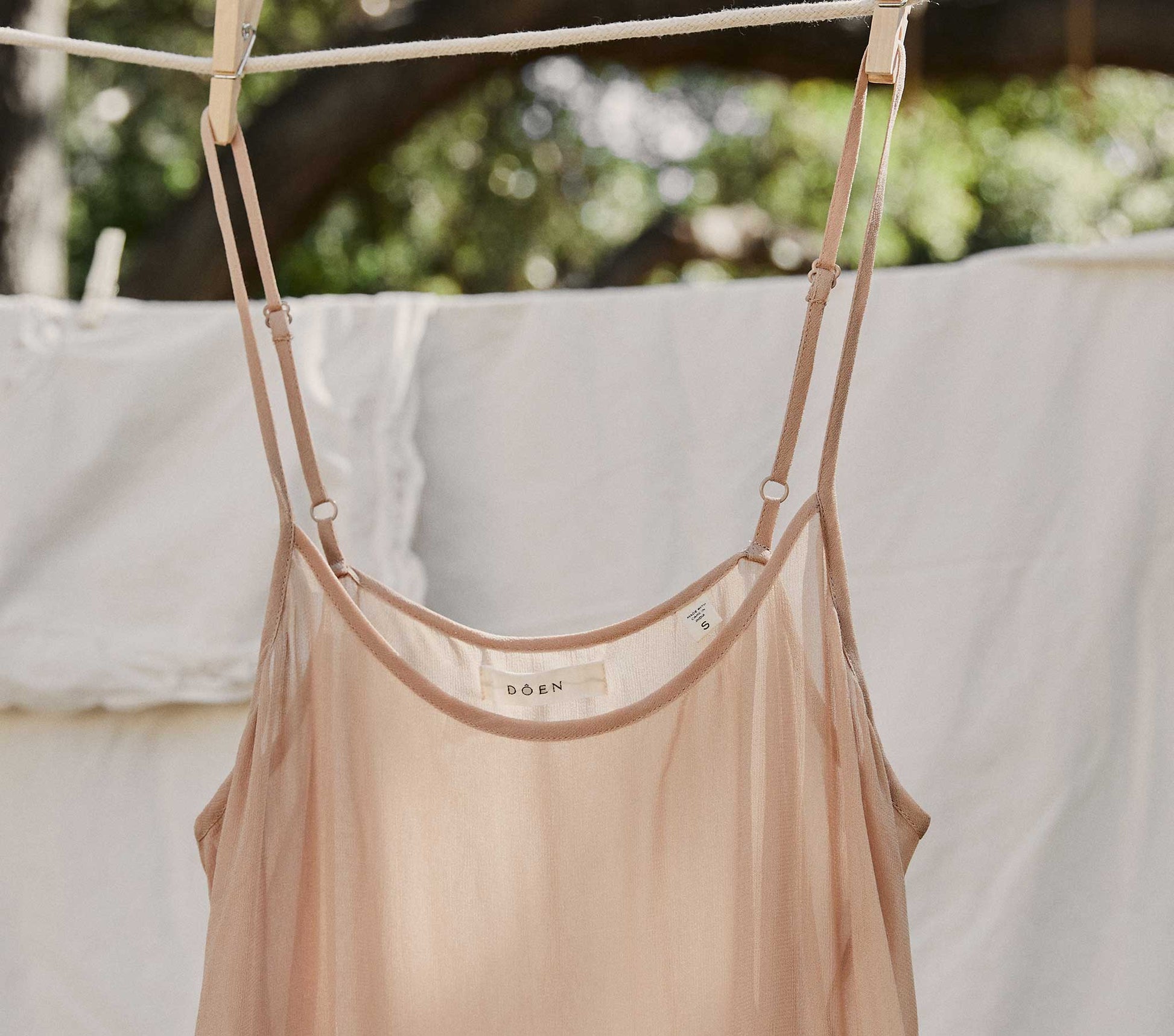 DÔEN Women Short Scoop Neck Slip - Conch