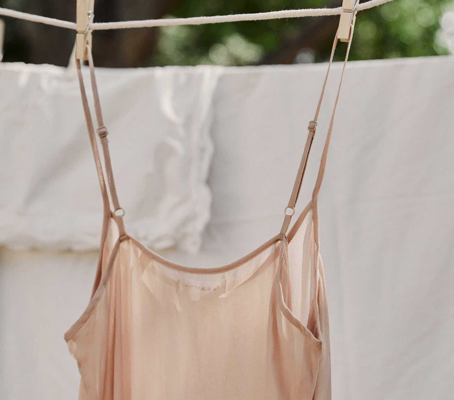DÔEN Women Short Scoop Neck Slip - Conch
