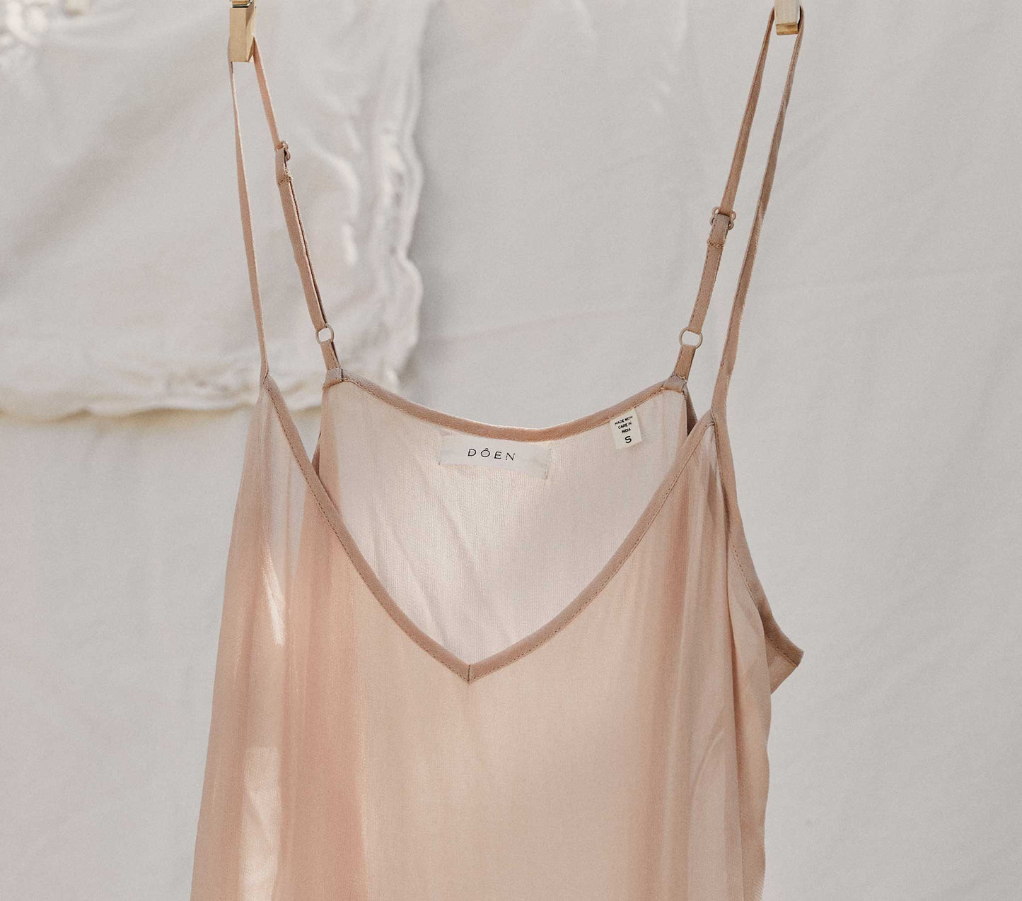 DÔEN Women Short Deep V-Neck Slip - Conch