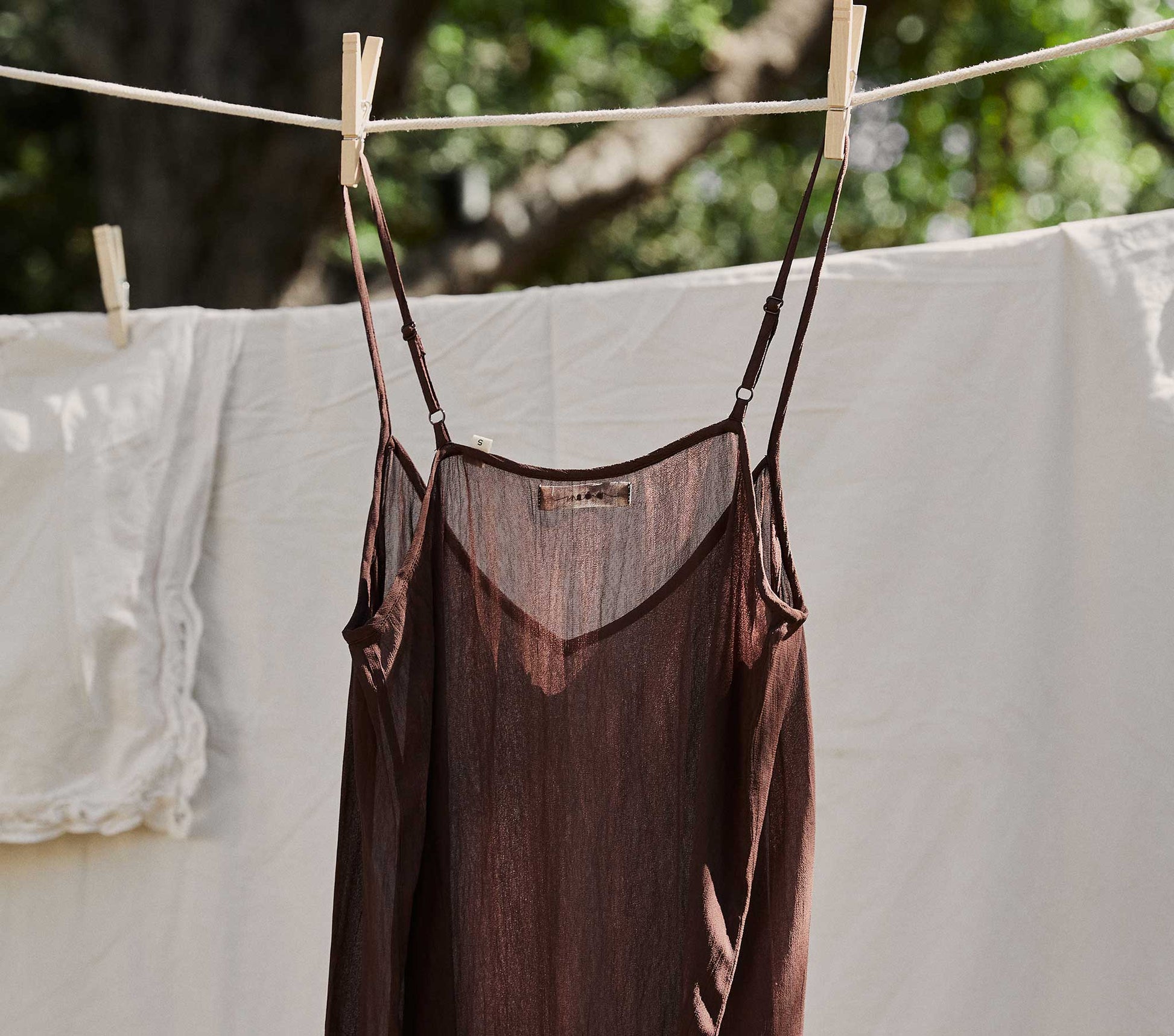 DÔEN Women Short Deep V-Neck Slip - Umber