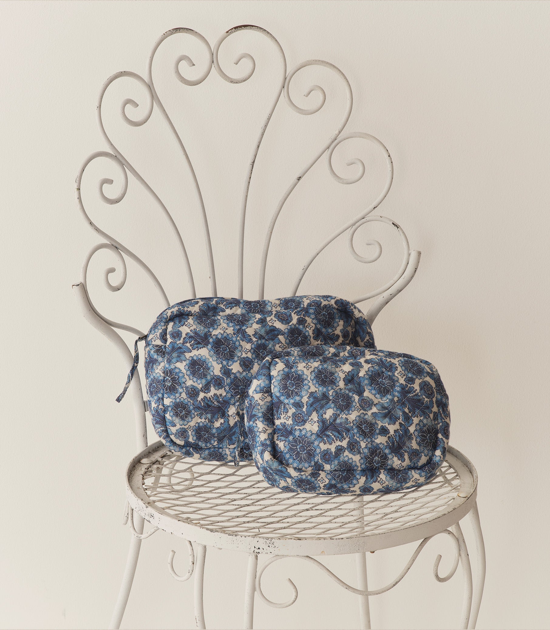 DÔEN Women Holloway Pouch - Bleu Soleil Fleurit