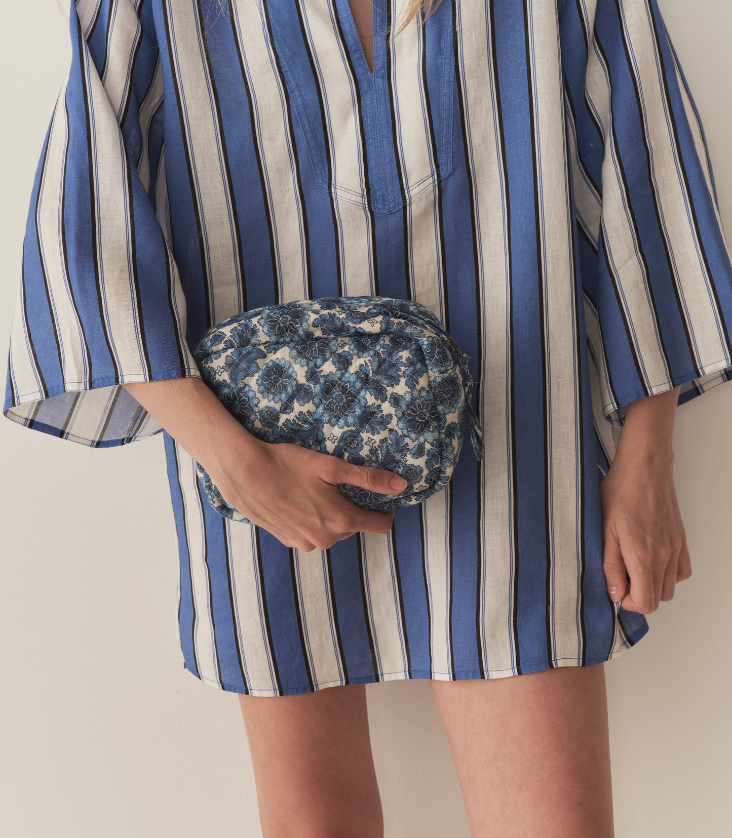 DÔEN Women Holloway Pouch - Bleu Soleil Fleurit