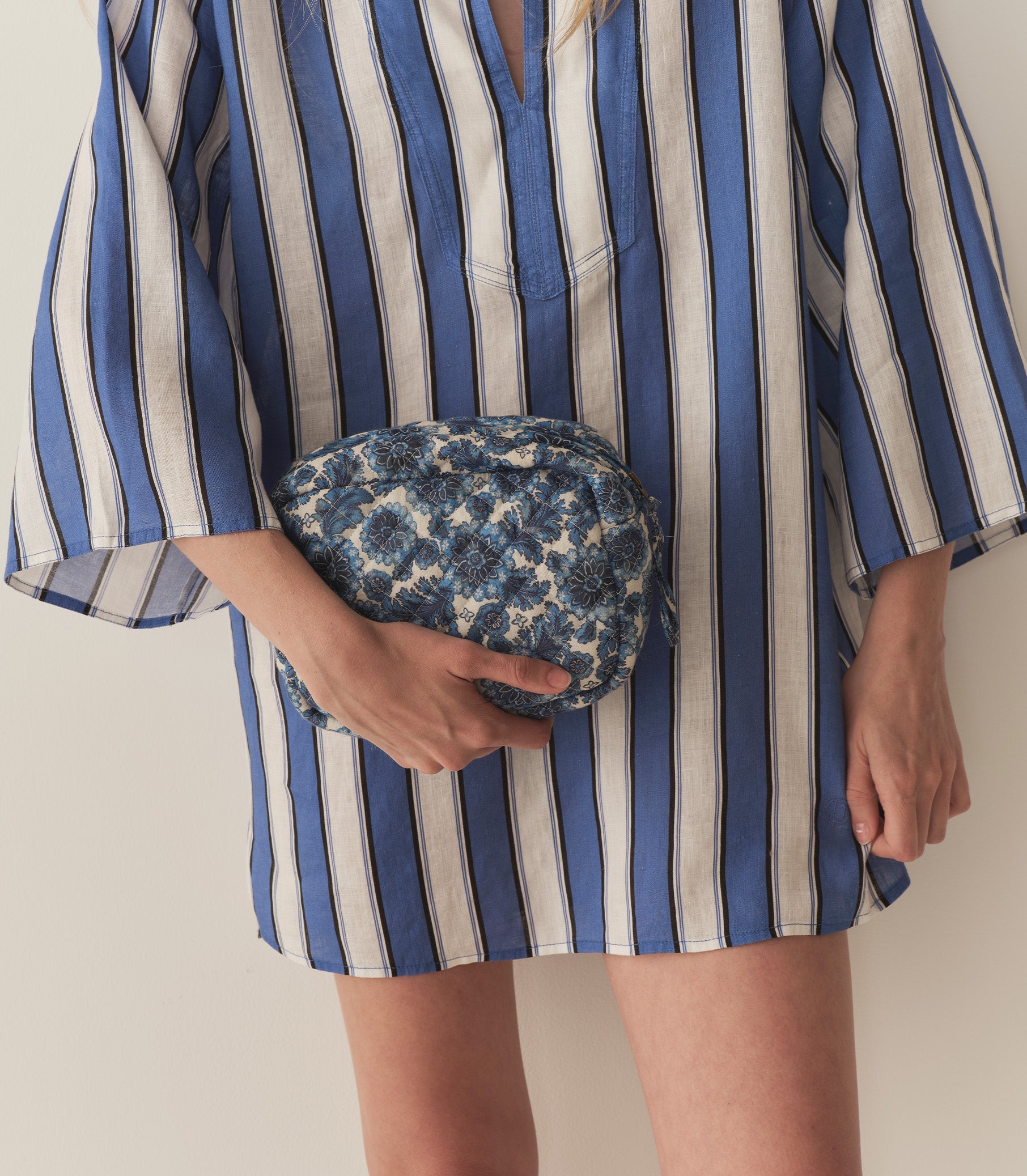 DÔEN Women Holloway Pouch - Bleu Soleil Fleurit